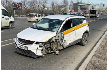 «Отбойники на дорогах крайне необходимы, но на них не хватает денег»: автоэксперт о жутком ДТП на Кутузовском