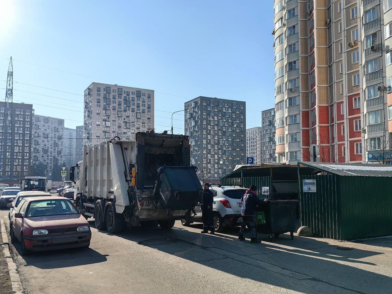 В Подмосковье ужесточили контроль за парковкой во дворах