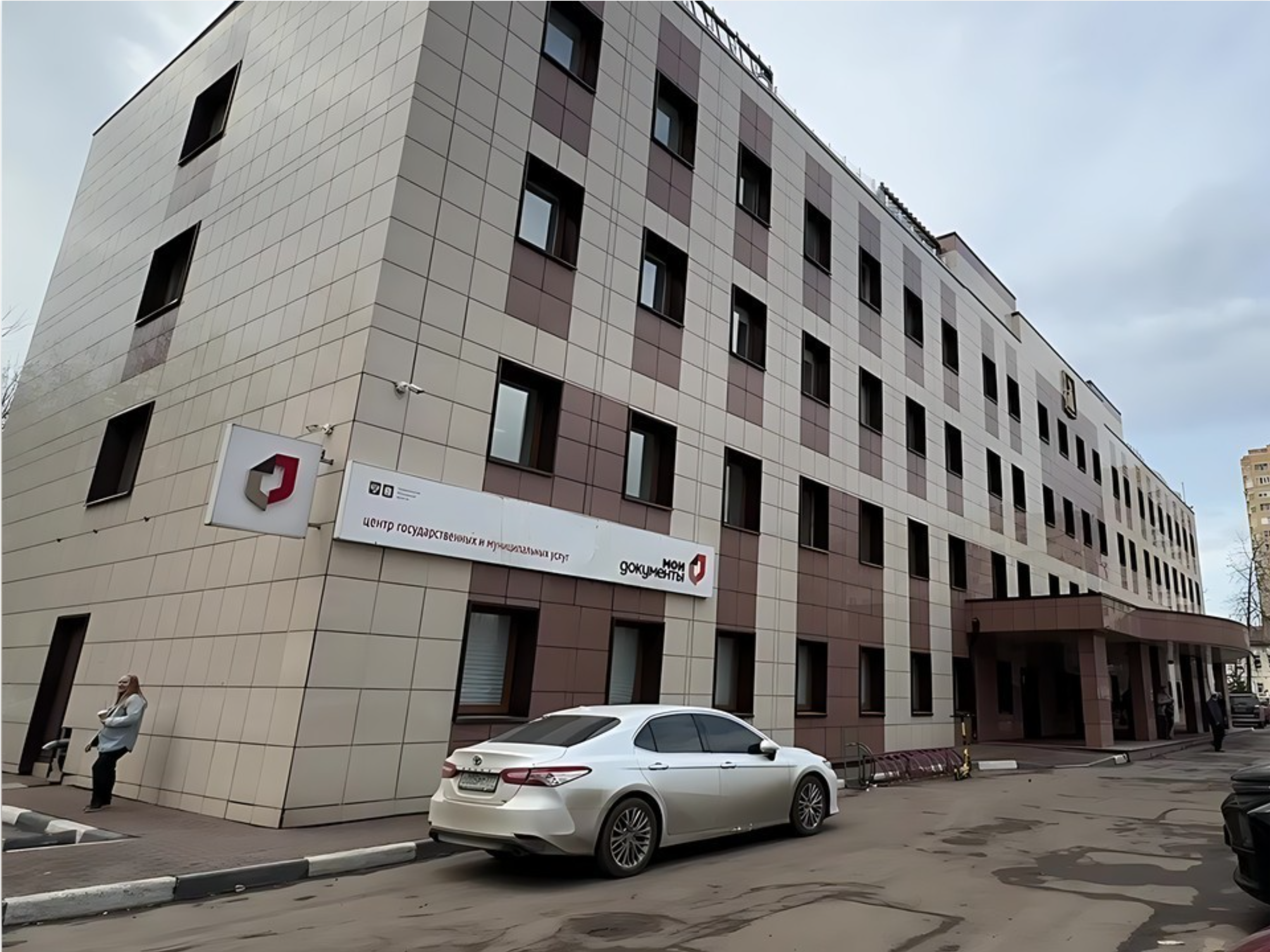 Мошенники выманивают у выпускников коды доступа к Госуслугам и банкам