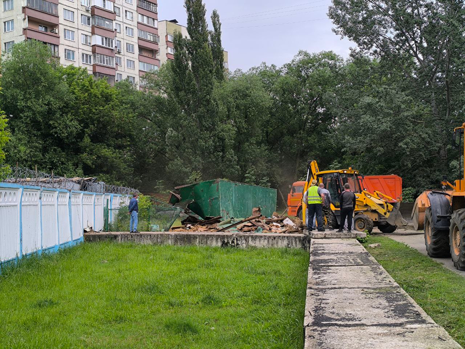В Реутове продолжается снос отслуживших свой срок построек