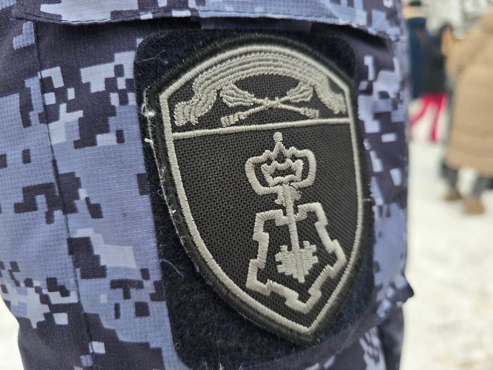 Росгвардейцы задержали женщину, которая кидалась на прохожих в Подмосковье