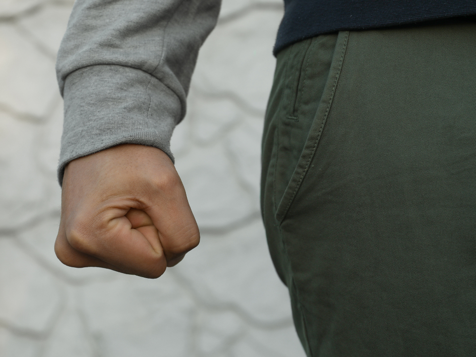 Пытались скрыться и откупиться: детали дела о жестоком избиении 20-летнего футболиста из Подмосковья