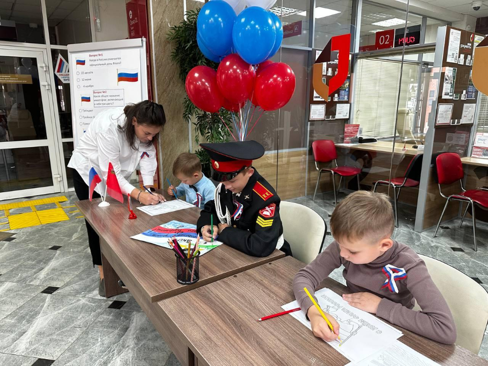 В День Государственного флага подмосковные МФЦ провели серию детских мастер-классов