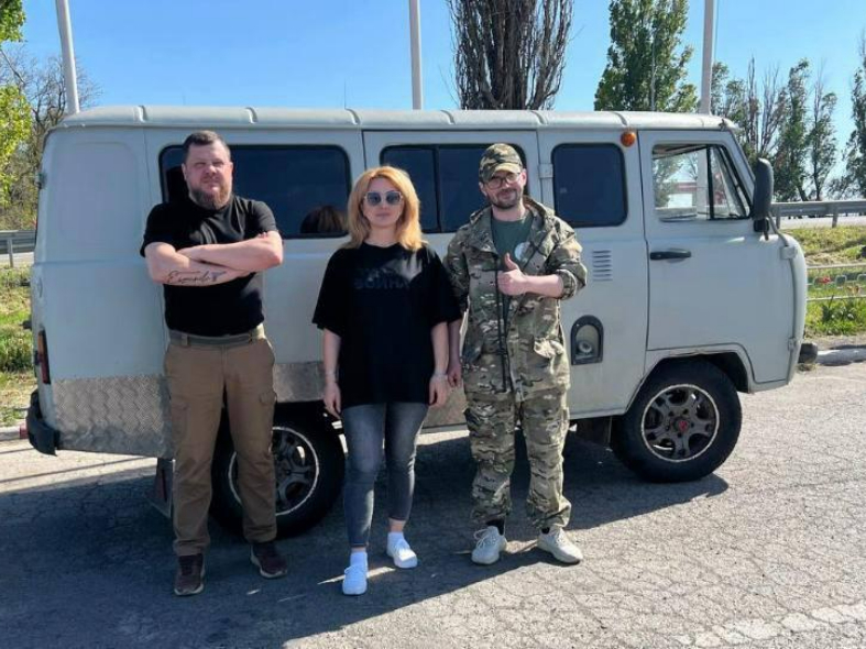 Подмосковные энергетики отправили бойцам СВО оборудование и антидроновые покрывала