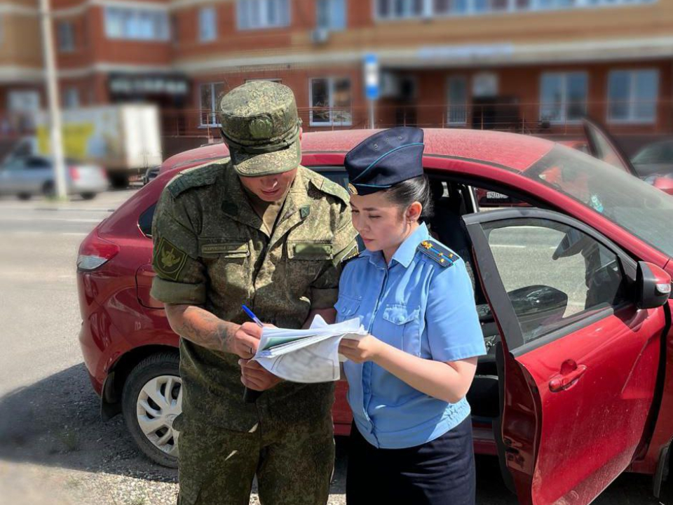 Подмосковные судебные приставы передали Минобороны два конфискованных автомобиля