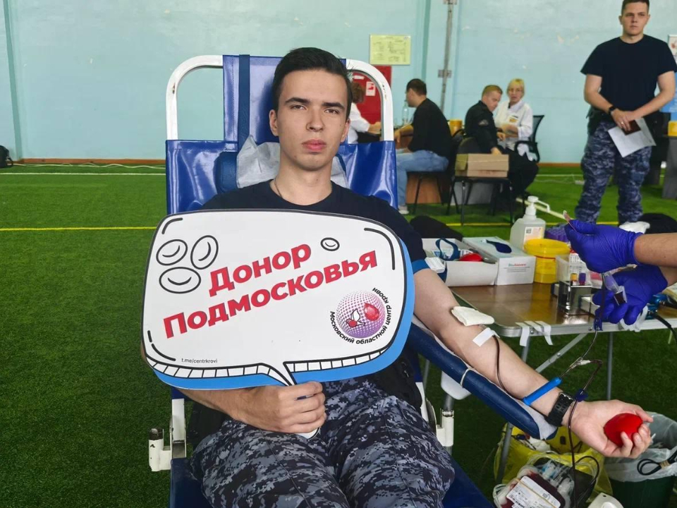 Подмосковные росгвардейцы в донорской акции сдали более 30 литров крови