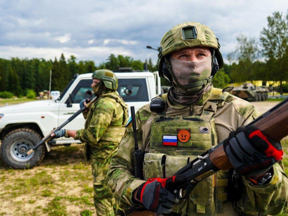 Бойцы Росгвардии, СОБР и ОМОН отработали стрельбы в полевых условиях в Ногинске