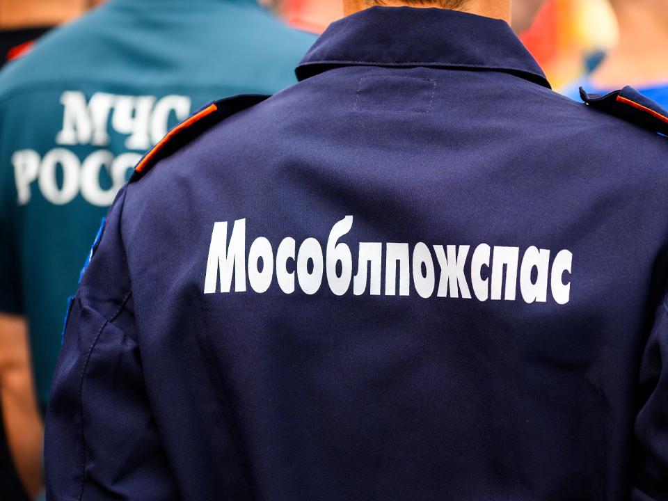 В Шатуре спасатели помогли пенсионеру попасть в собственную квартиру через окно