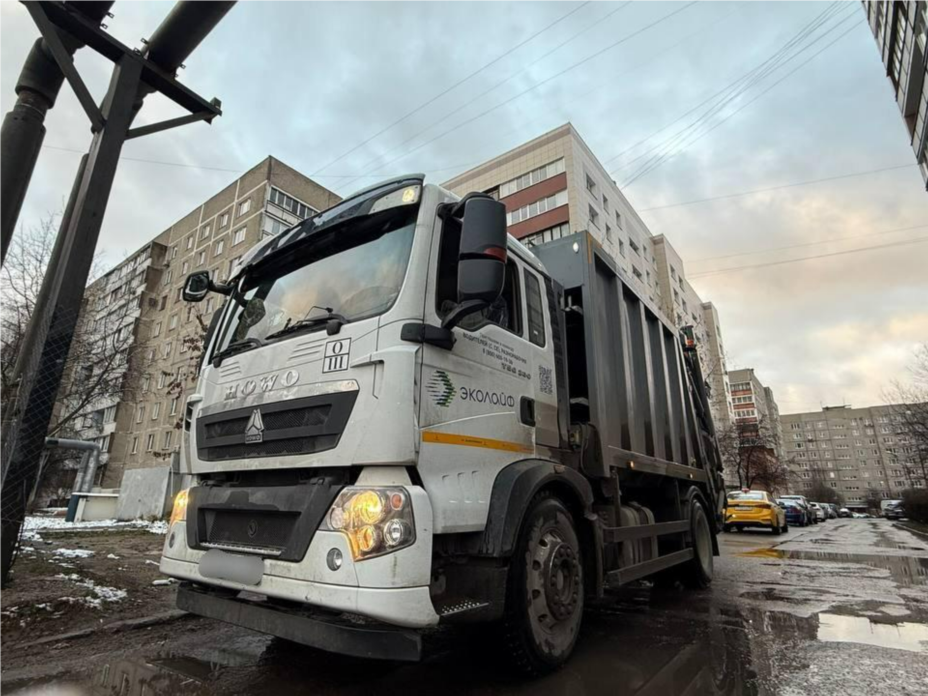 Мусор исчезает в полдень: где уточнить расписание вывоза отходов в Подмосковье и что делать при переполнении контейнеров