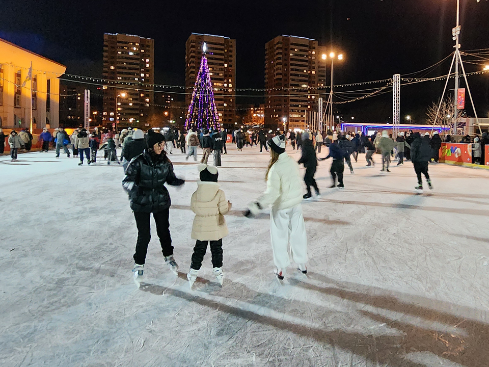 В Реутове залили катки: где кататься и как взять коньки напрокат