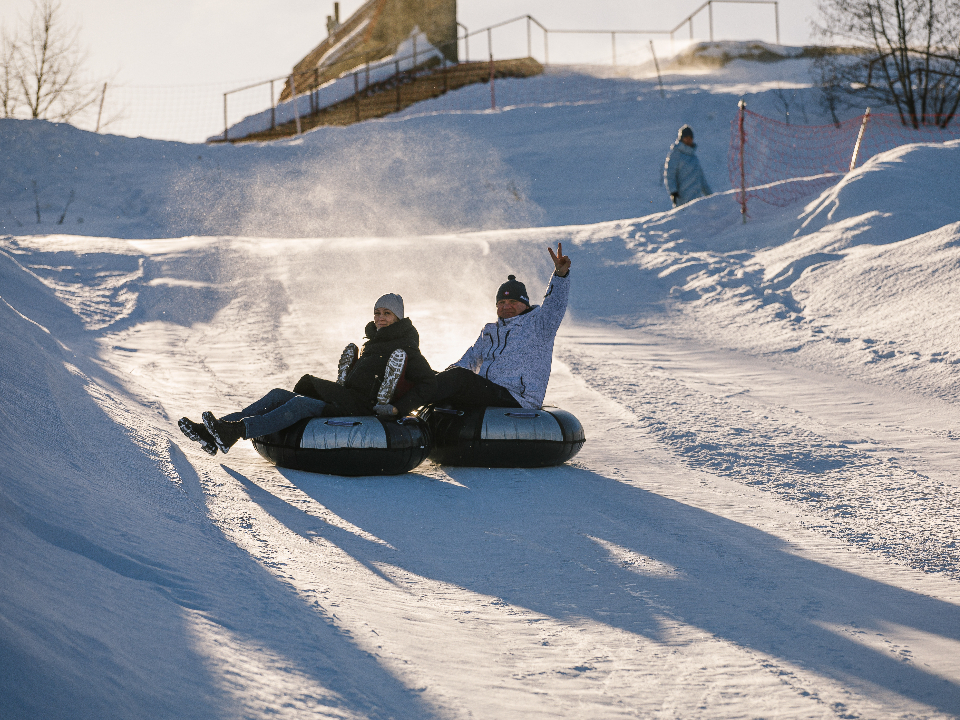 Смертельная «ватрушка»: врач назвал главную причину, почему популярная зимняя забава приводит к травмам