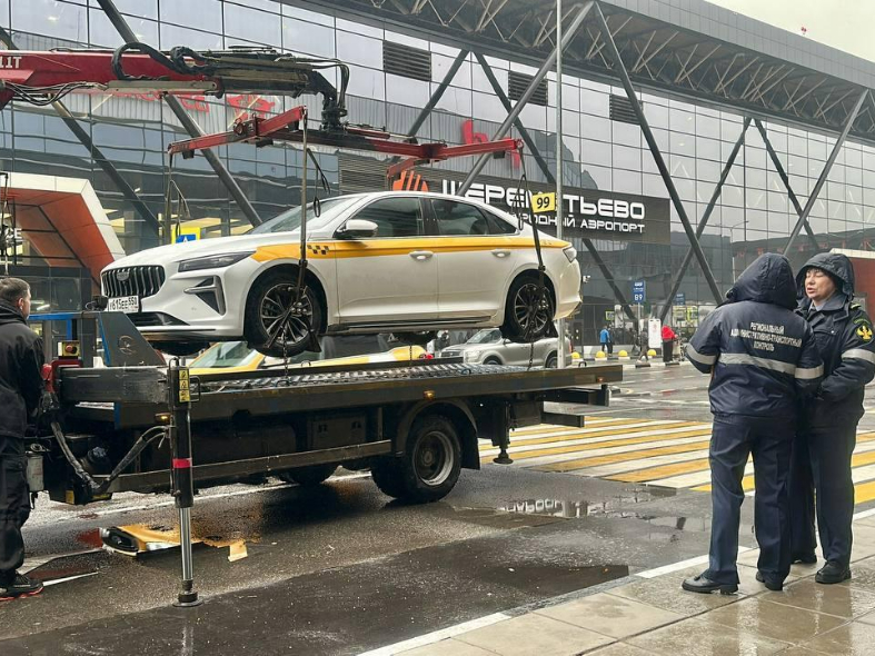 Ночные бабочки извоза: почему таксистов-нелегалов тянет к огням подмосковных аэропортов, не взирая на облавы