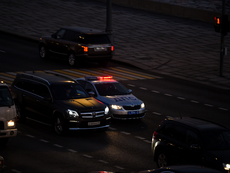 Загрузка дорог достигла восьми баллов: какие трассы Подмосковья лучше объехать и есть ли свет в конце тоннеля