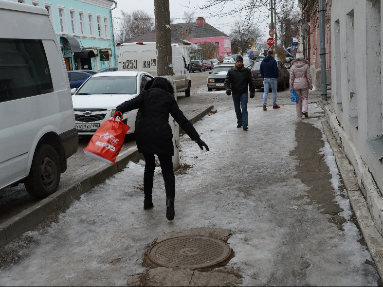 Падаем грамотно: мастер-класс от главного травматолога Подмосковья и рекомендации в гололед по лабутенам