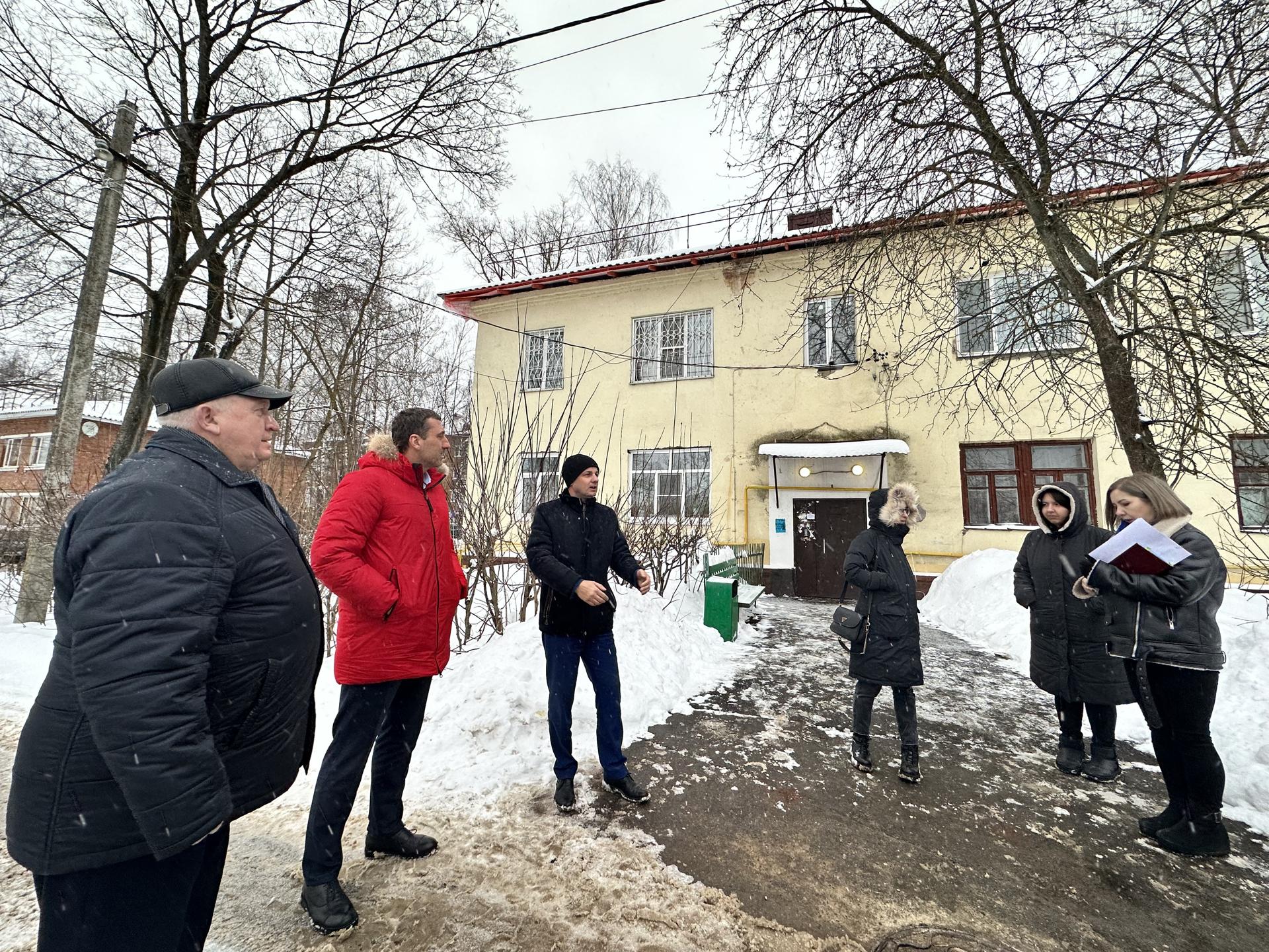 В Наро-Фоминске провели капитальный ремонт кровли дома на улице Карла Маркса  | REGIONS.RU / Наро-Фоминск