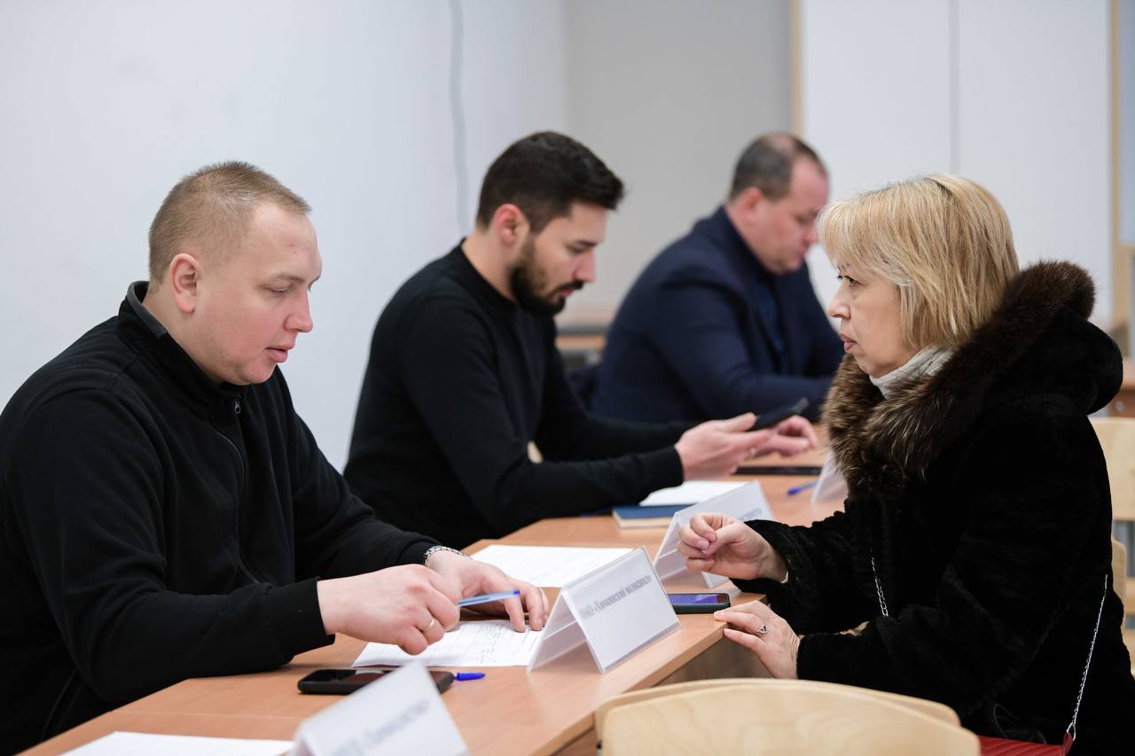 Более 50 обращений жителей рассмотрели на выездном приеме администрации в  Химках | REGIONS.RU / Химки