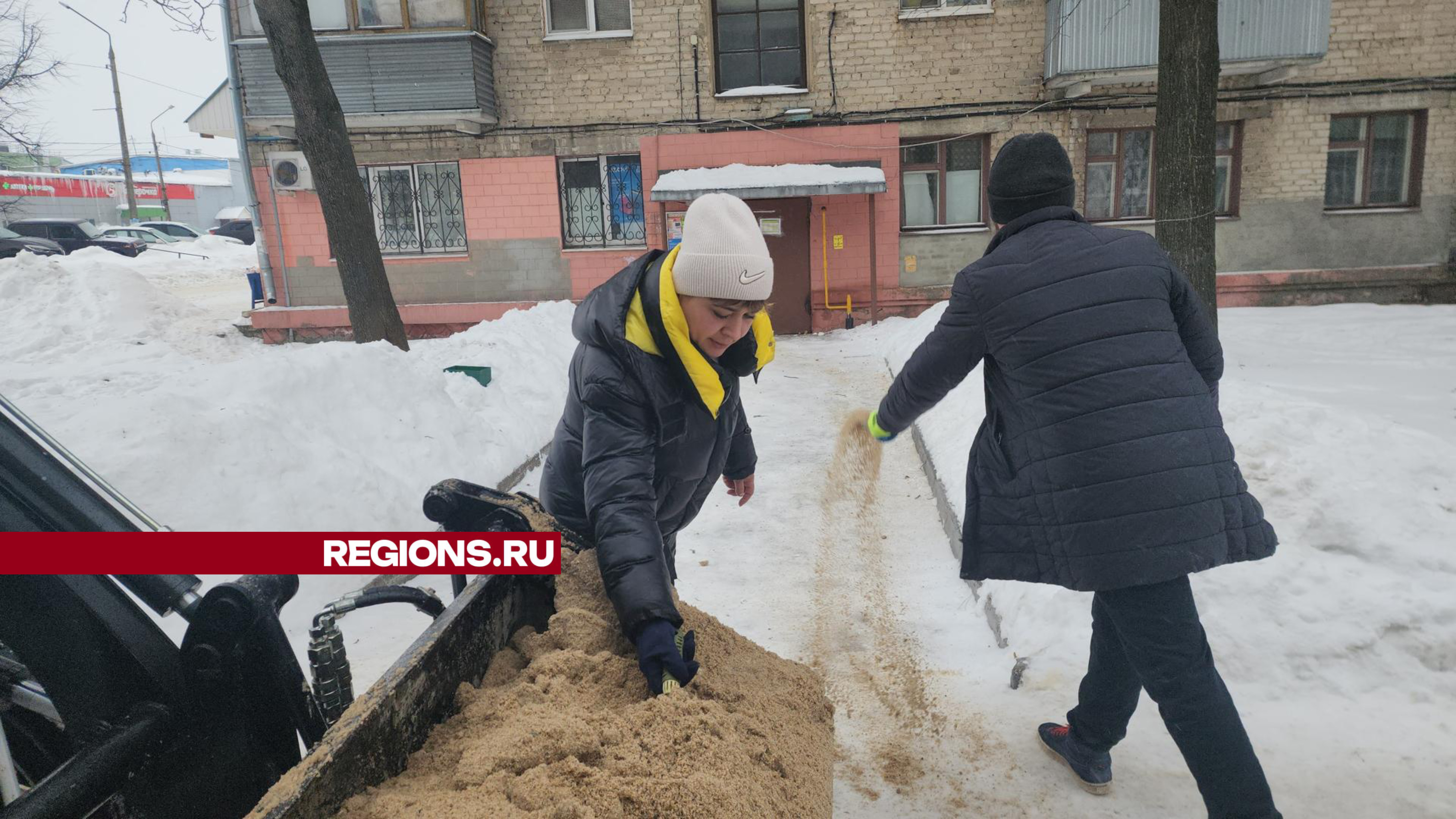 В Шатуре техника и рабочие борются с последствием ледяного дождя |  REGIONS.RU / Шатура