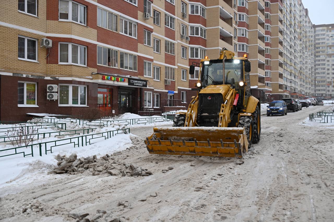 Техника убирает Ленинский. Фото: ТГ-канал Станислава Каторова