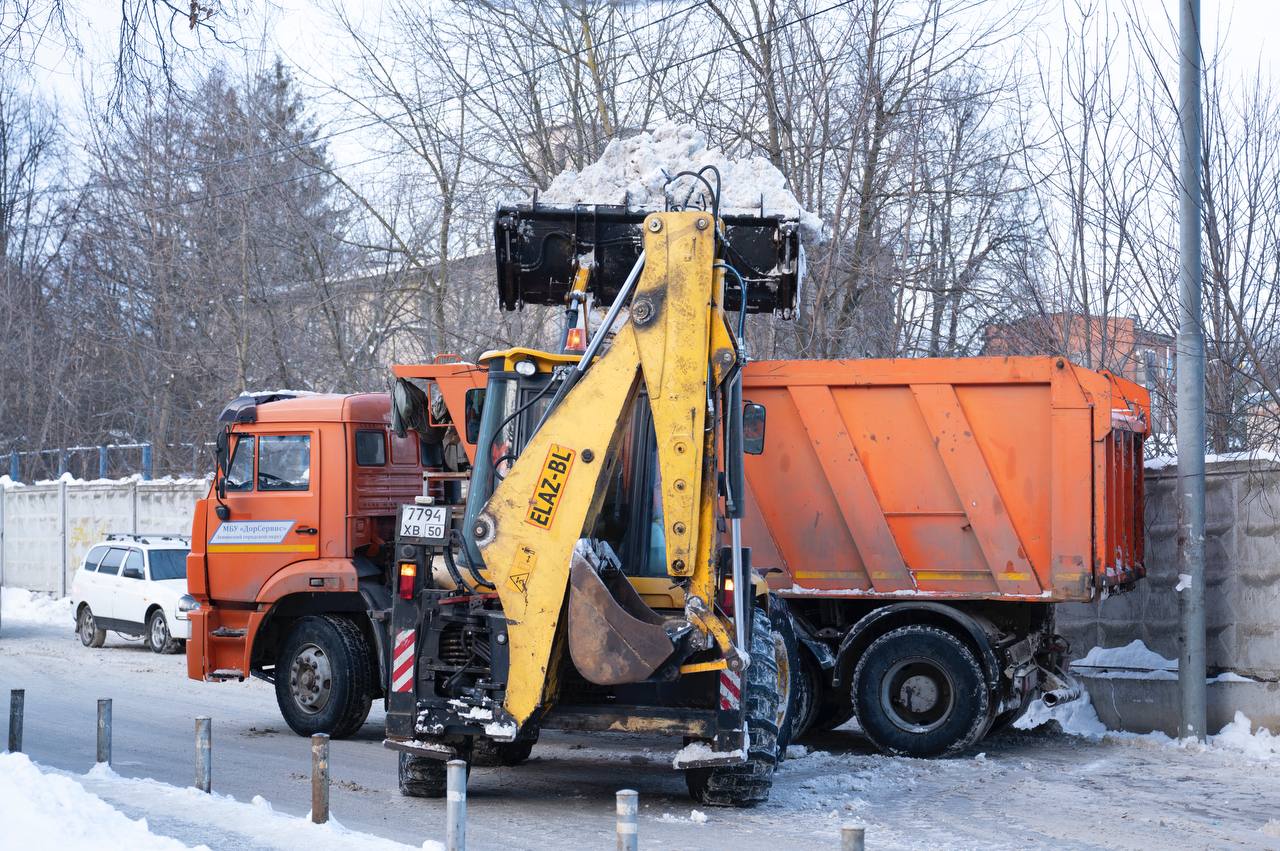 Техника убирает Ленинский. Фото: ТГ-канал Станислава Каторова