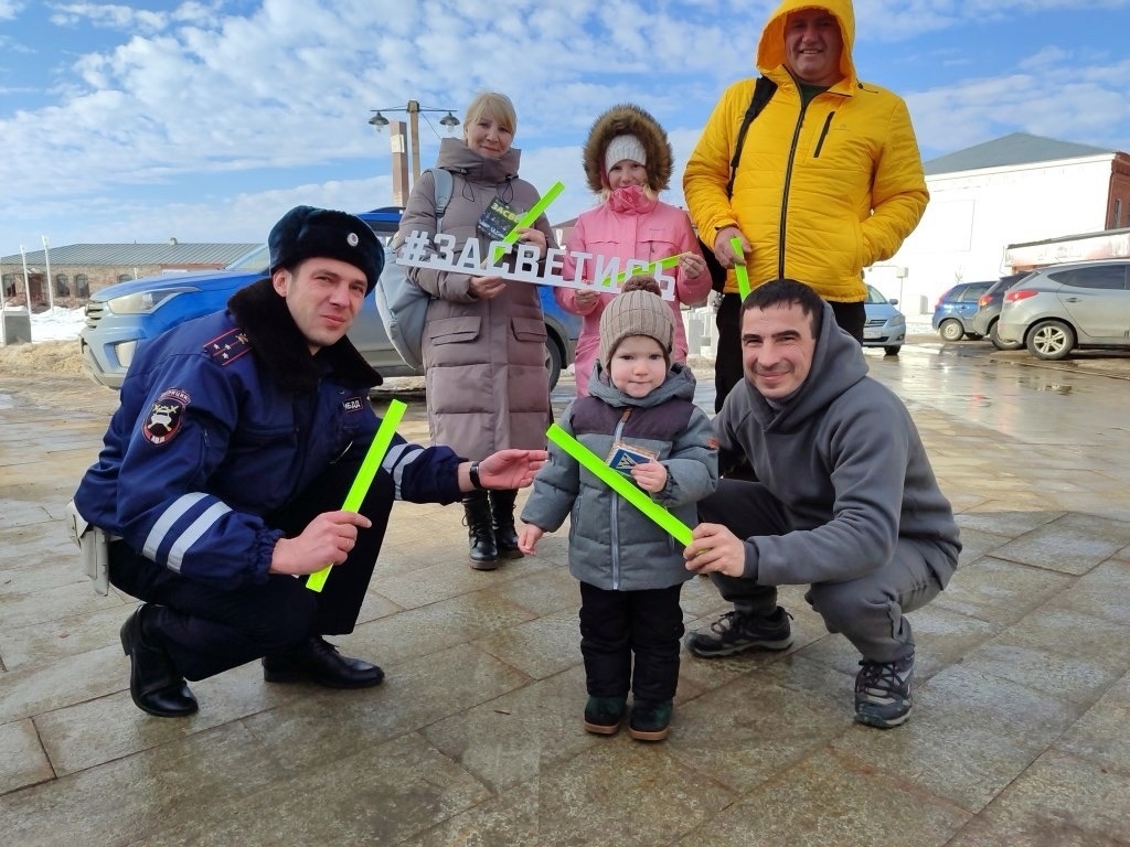 Пряники в виде дорожного знака «Пешеходный переход» вручили зарайцам  сотрудники Госавтоинспекции | REGIONS.RU / Зарайск