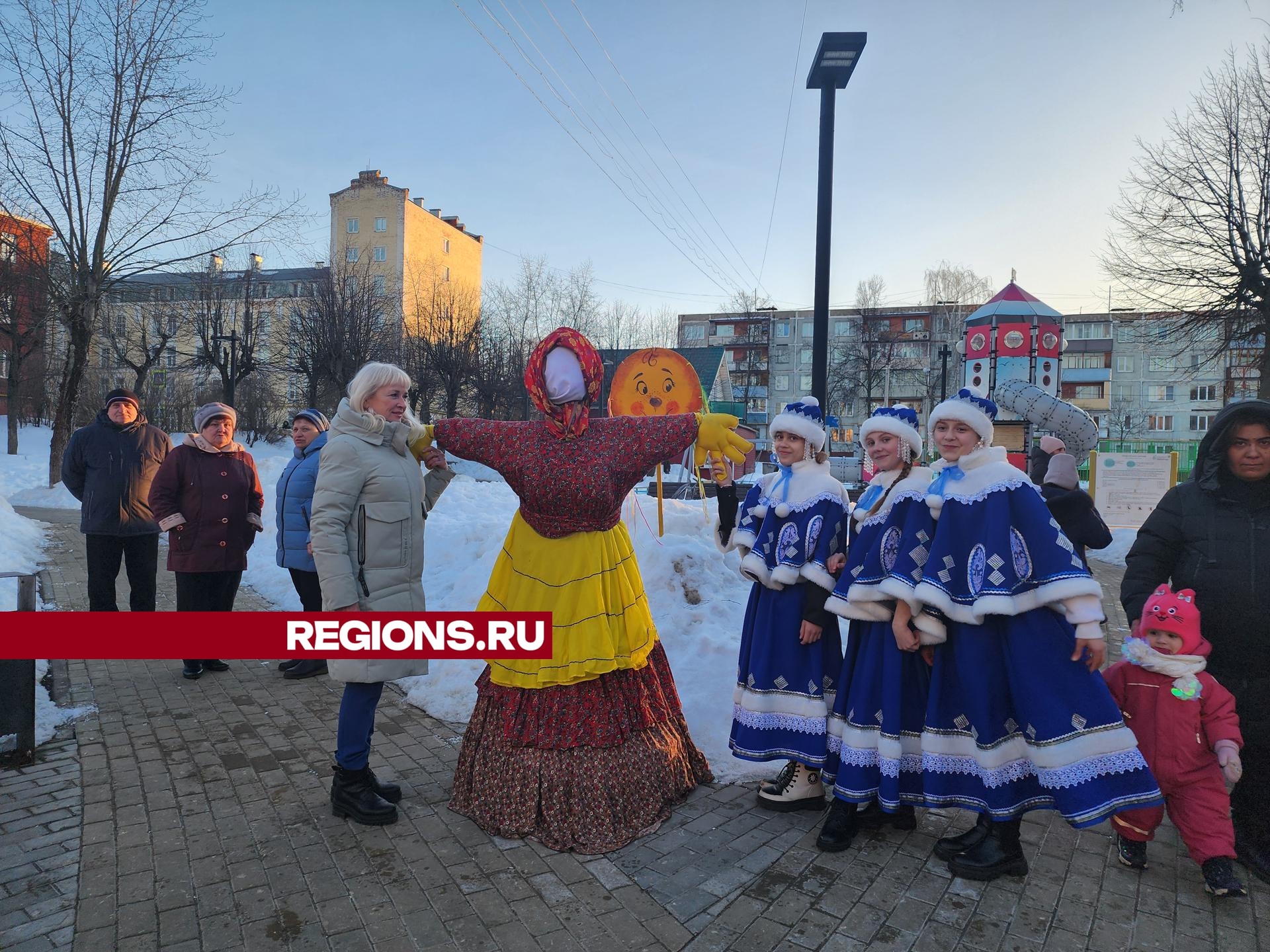 В микрорайоне Красный Текстильщик встречают Масленицу | REGIONS.RU /  Серпухов