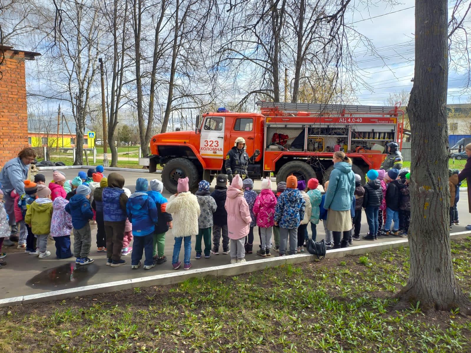 Почувствовать себя в роли пожарных и спасателей смогли юные жители Коломны  | REGIONS.RU / Коломна