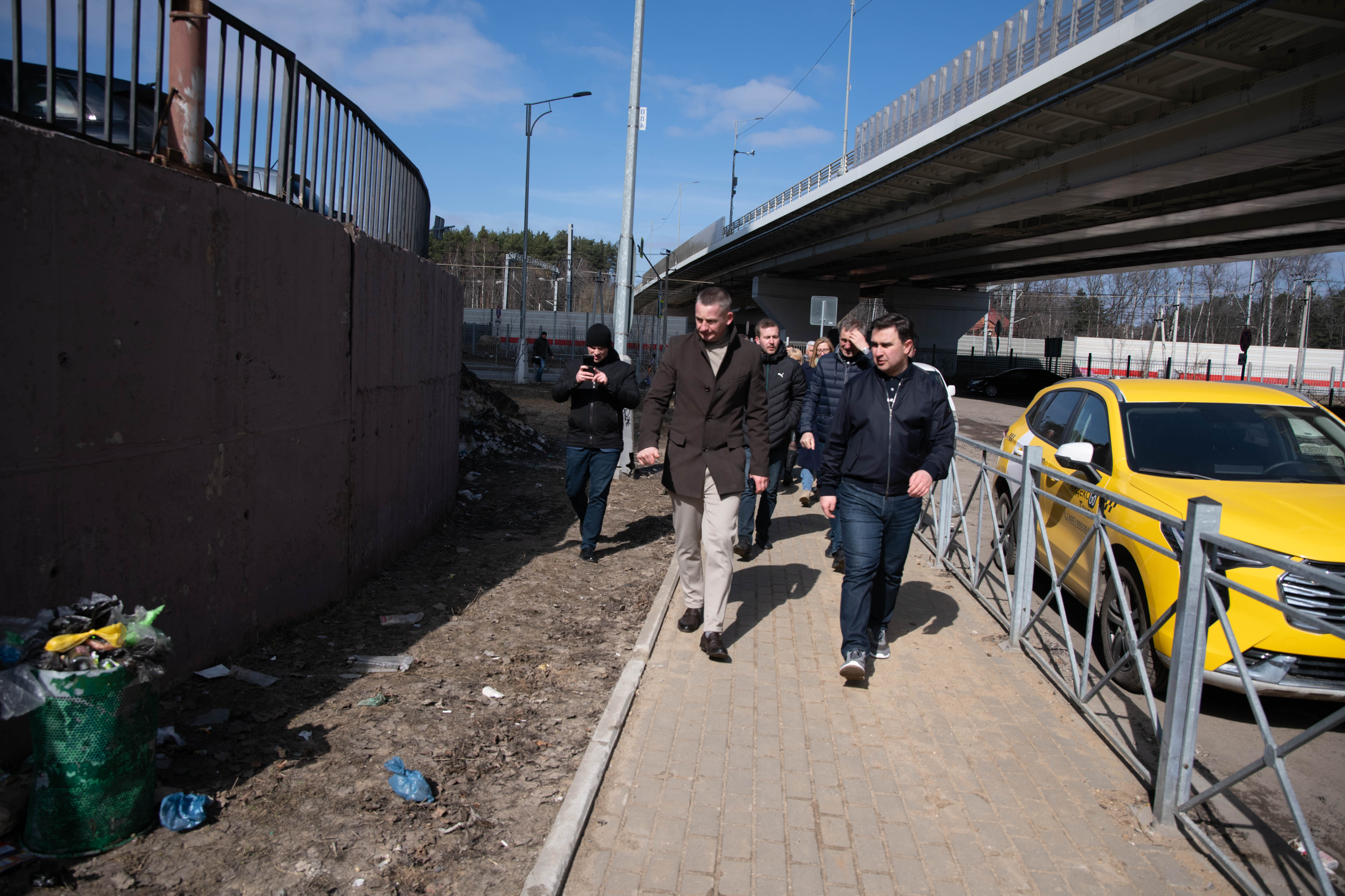 Филипп Науменко поручил усилить работу по уборке городских улиц и парков от  мусора | REGIONS.RU / Реутов