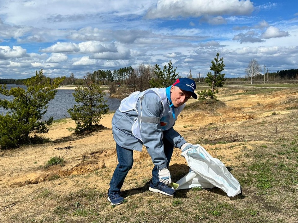 Волонтеры очистили четыре километра береговой линии Голубых озер от ...