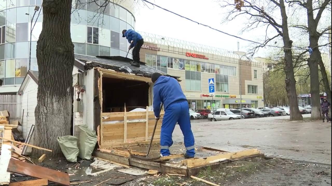 В Реутове на улице Ленина собственники убрали киоски | REGIONS.RU / Реутов