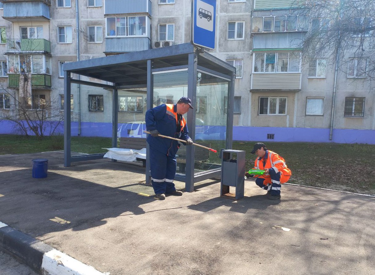 Бронницкие дорожники сегодня красят бордюры и павильоны автобусных  остановок | REGIONS.RU / Бронницы