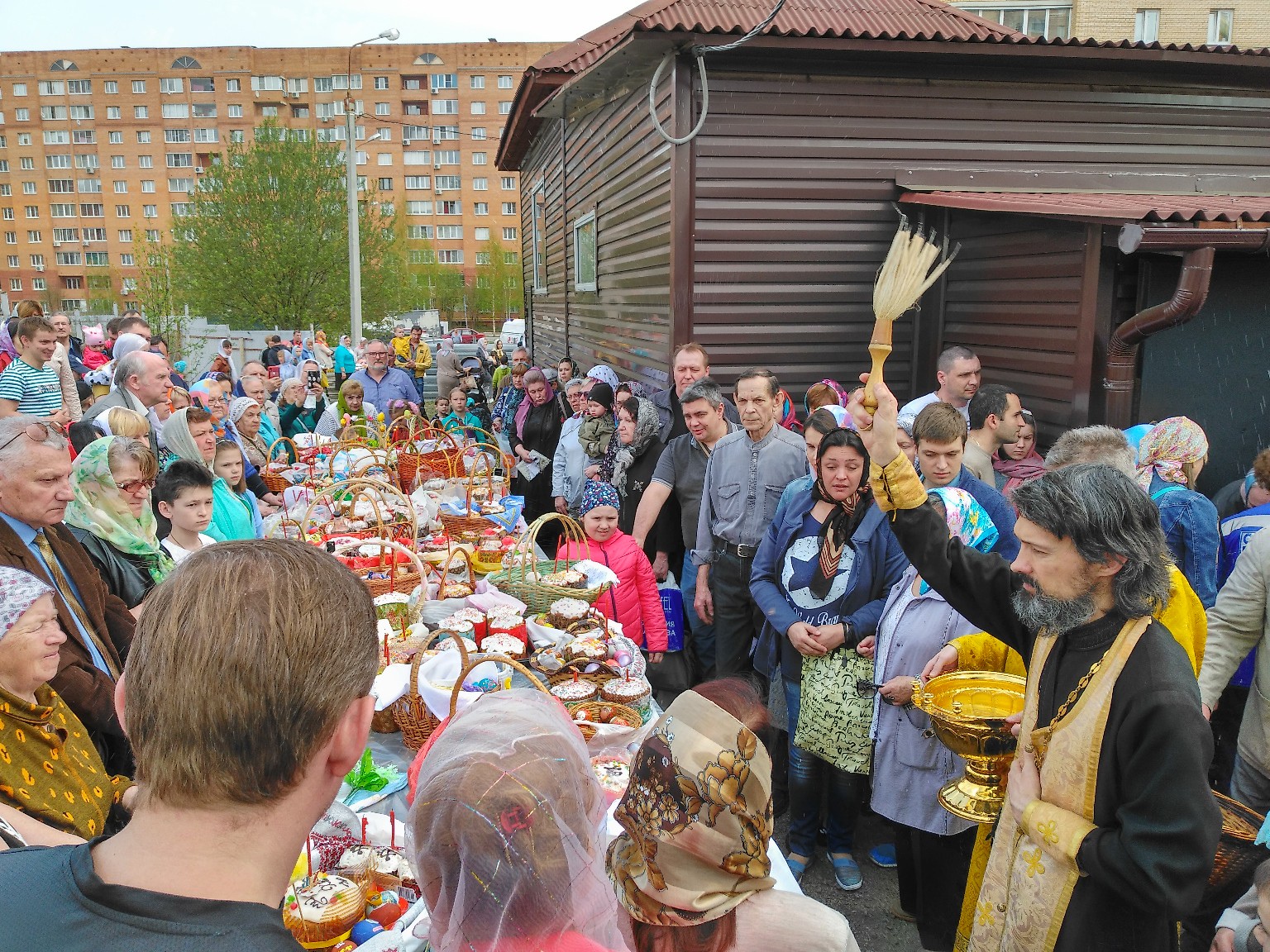 Фото: Елена Григорьева / Великая Суббота. Освящение снеди в храме Новомучеников и Исповедников Домодедовских