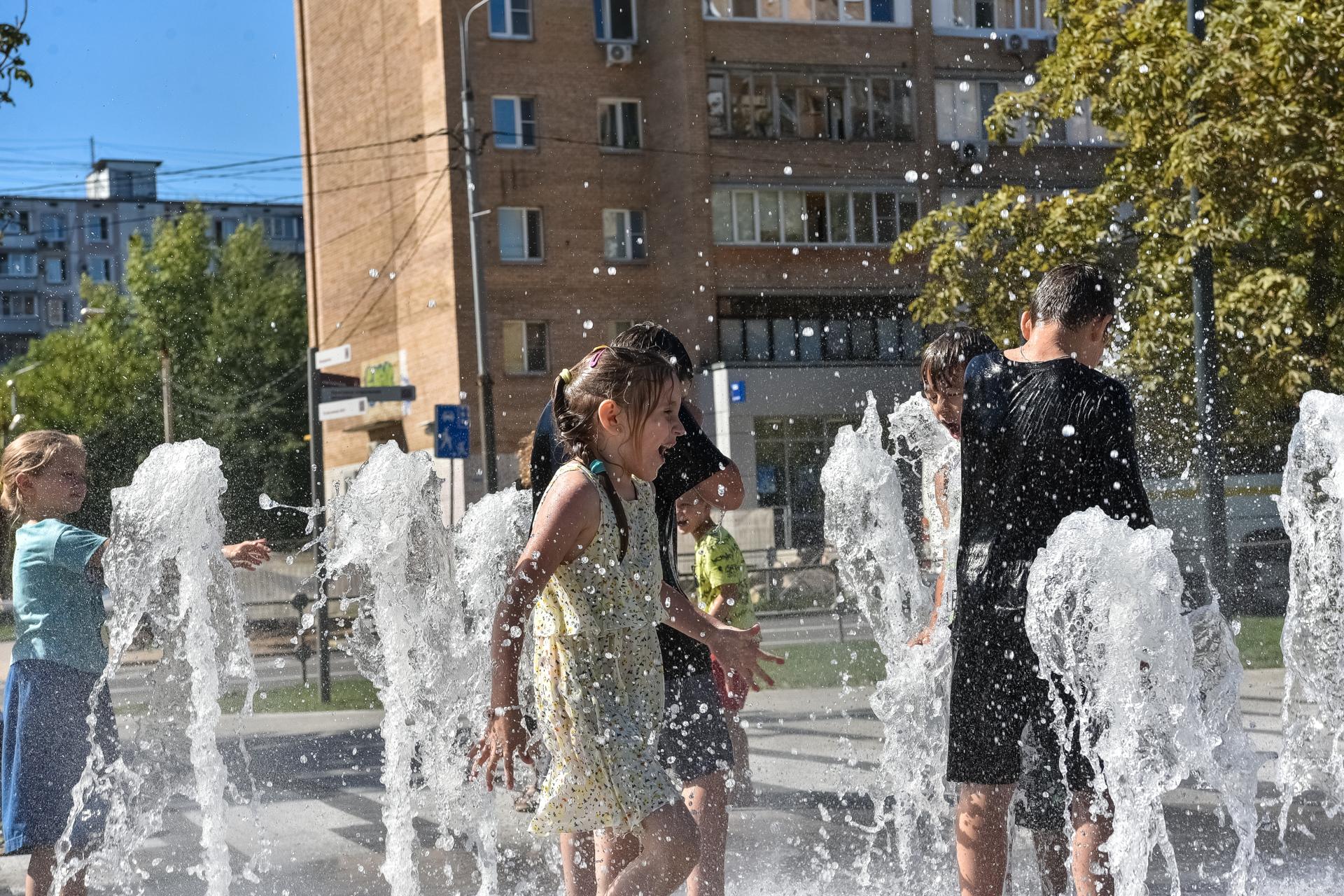 В Балашихе заработал фонтан в сквере «Бульвар цветов» | REGIONS.RU /  Балашиха