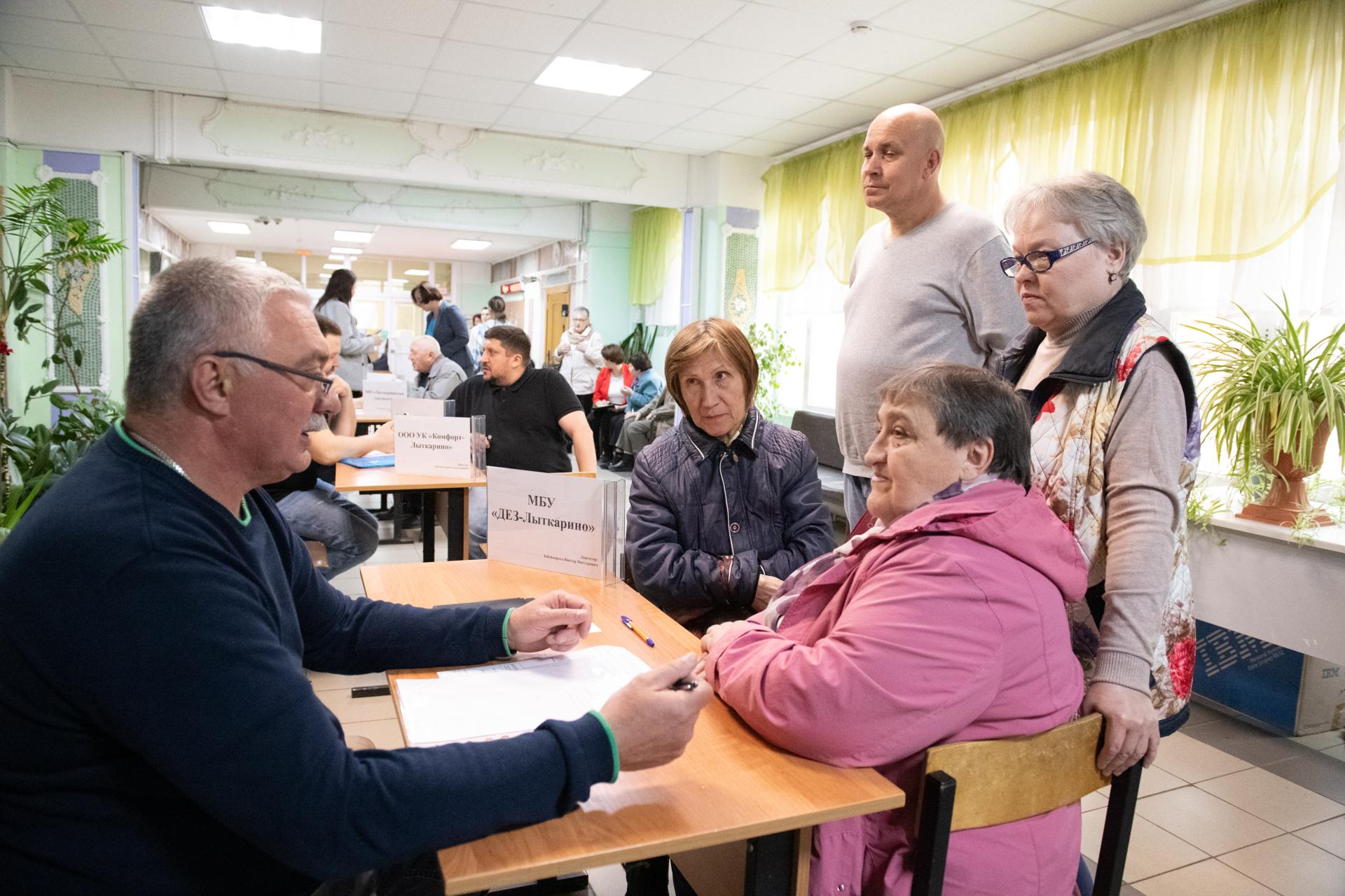 Жители дома на Октябрьской улице пожаловались чиновникам на грязь в  подъезде | REGIONS.RU / Лыткарино