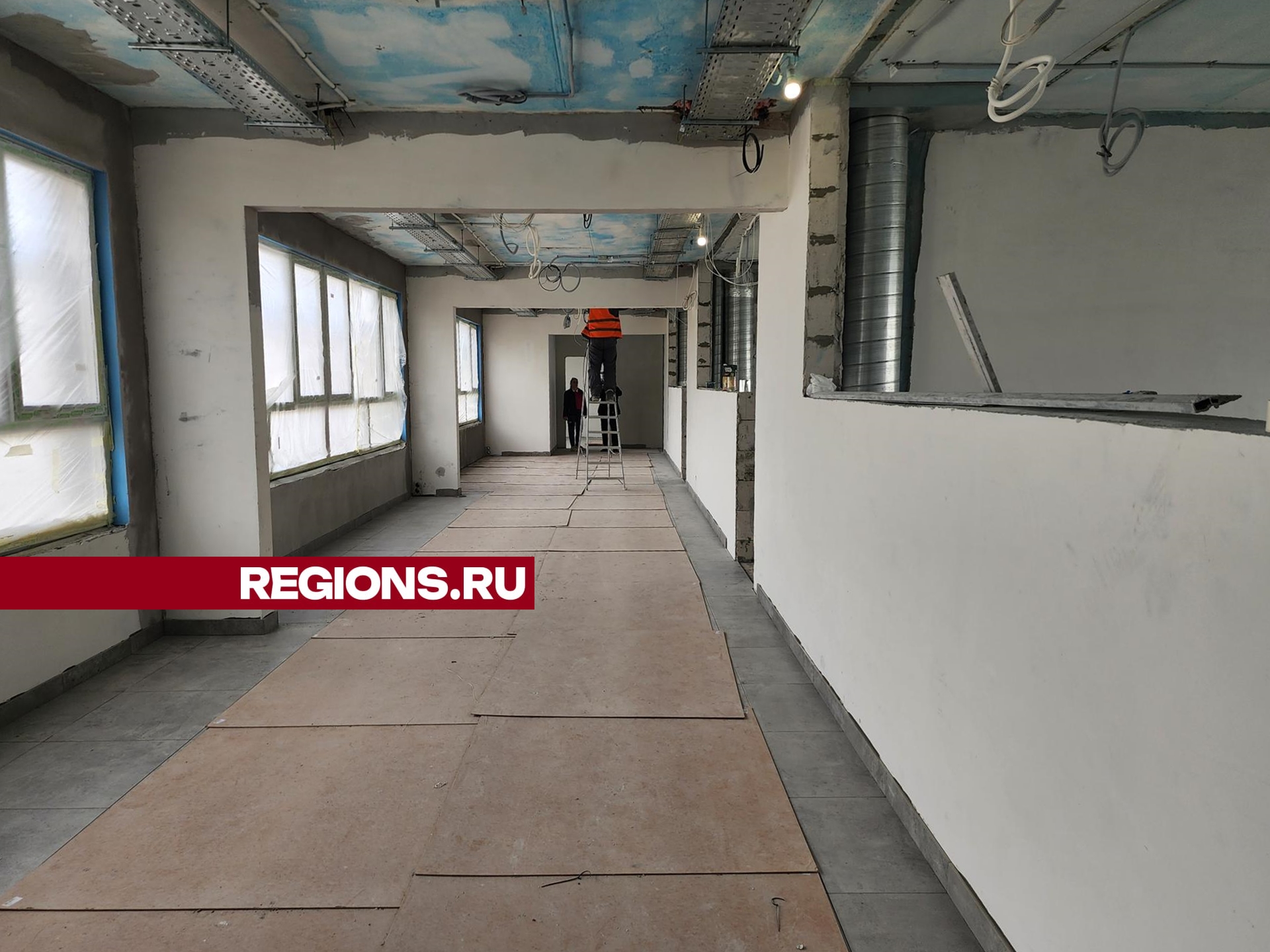 В рамках капитального ремонта в школе №11 приступили к отделке стен |  REGIONS.RU / Серпухов