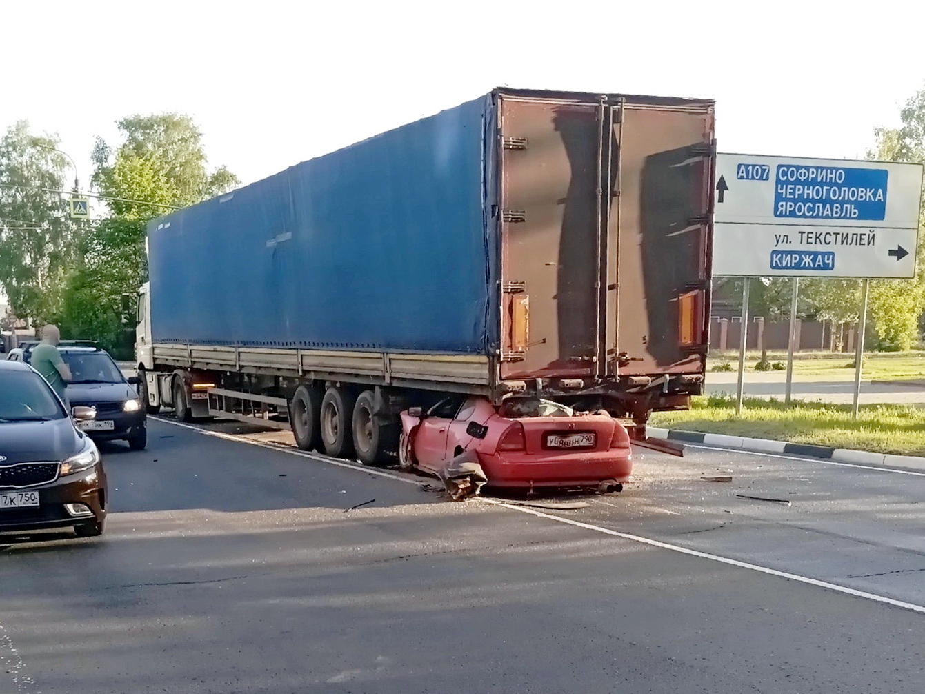 В страшное ДТП попал автомобиль ночных гонщиков в Ногинске: двое погибших |  REGIONS.RU / Ногинск