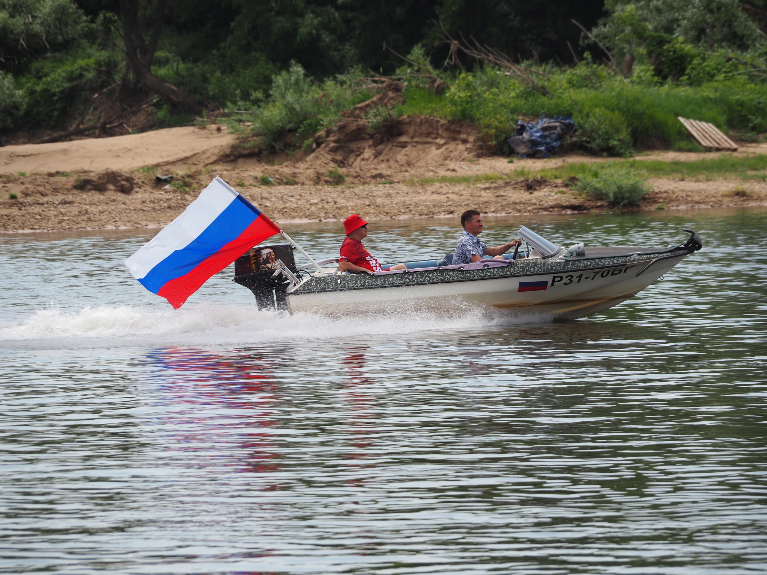 Сотрудники МЧС Серпухова продемонстрировали отдыхающим на водоемах  спасательное оборудование | REGIONS.RU / Серпухов