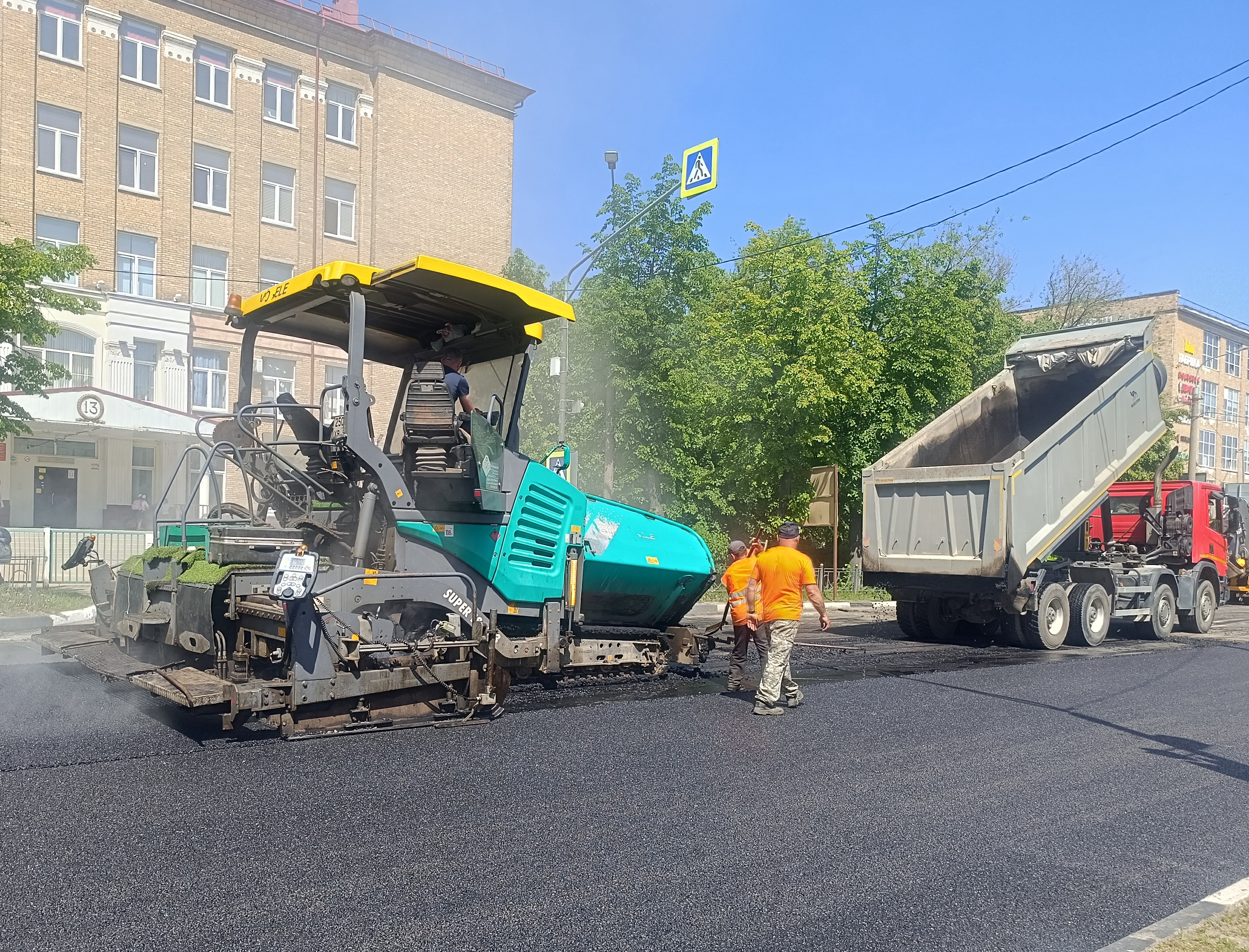 Специалисты проверяют качество нового асфальта, уложенного на  электростальских улицах | REGIONS.RU / Электросталь