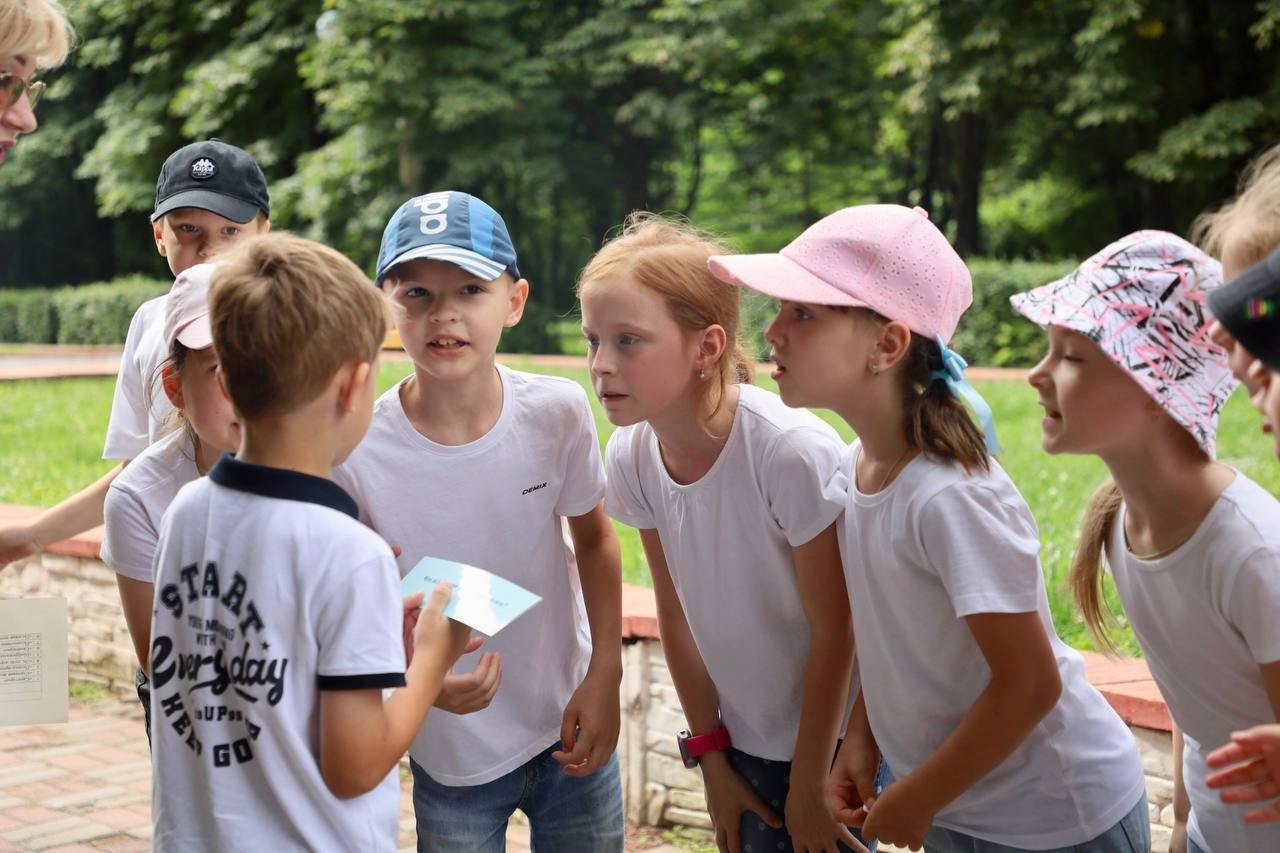 В Серпухове в парке «Питомнике» поиграли в «Зарничку» | REGIONS.RU /  Серпухов