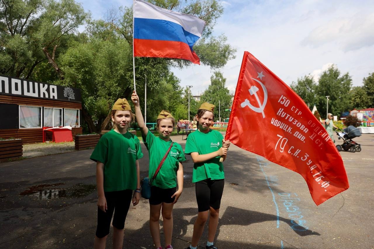 В Серпухове в парке «Питомнике» поиграли в «Зарничку» | REGIONS.RU /  Серпухов