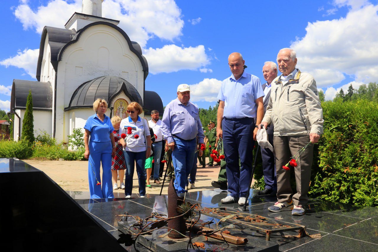 В Краснознаменске отметили День памяти и скорби | REGIONS.RU /  Краснознаменск