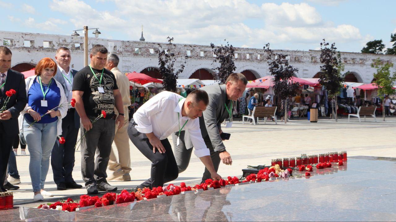 День памяти и скорби отметили в Зарайске вместе с выпускниками  Благовещенского танкового училища | REGIONS.RU / Зарайск