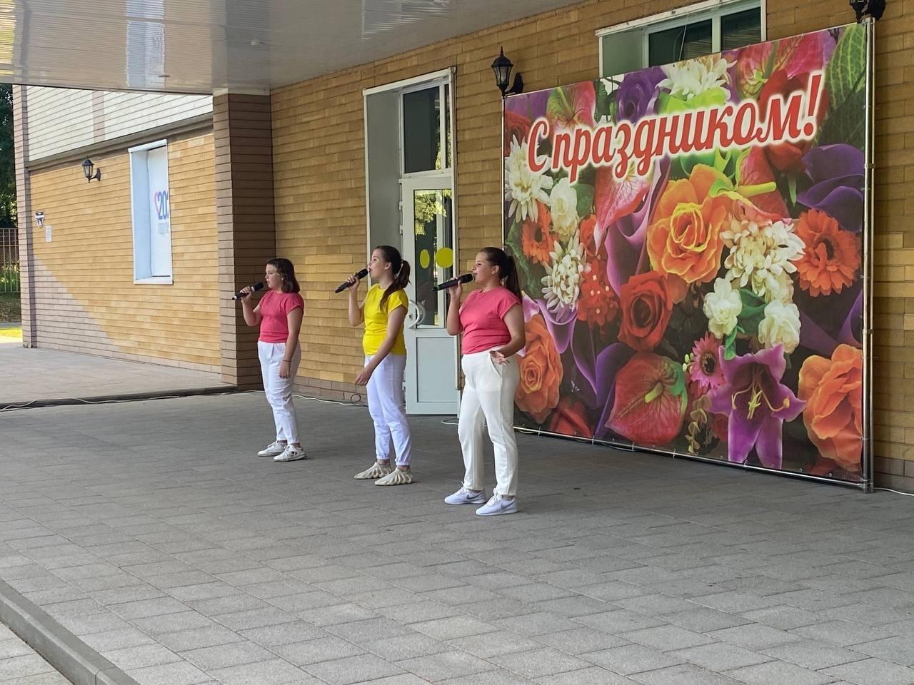 Музыка в старом парке»: жители Зарайска стали участниками концерта в сквере  | REGIONS.RU / Зарайск