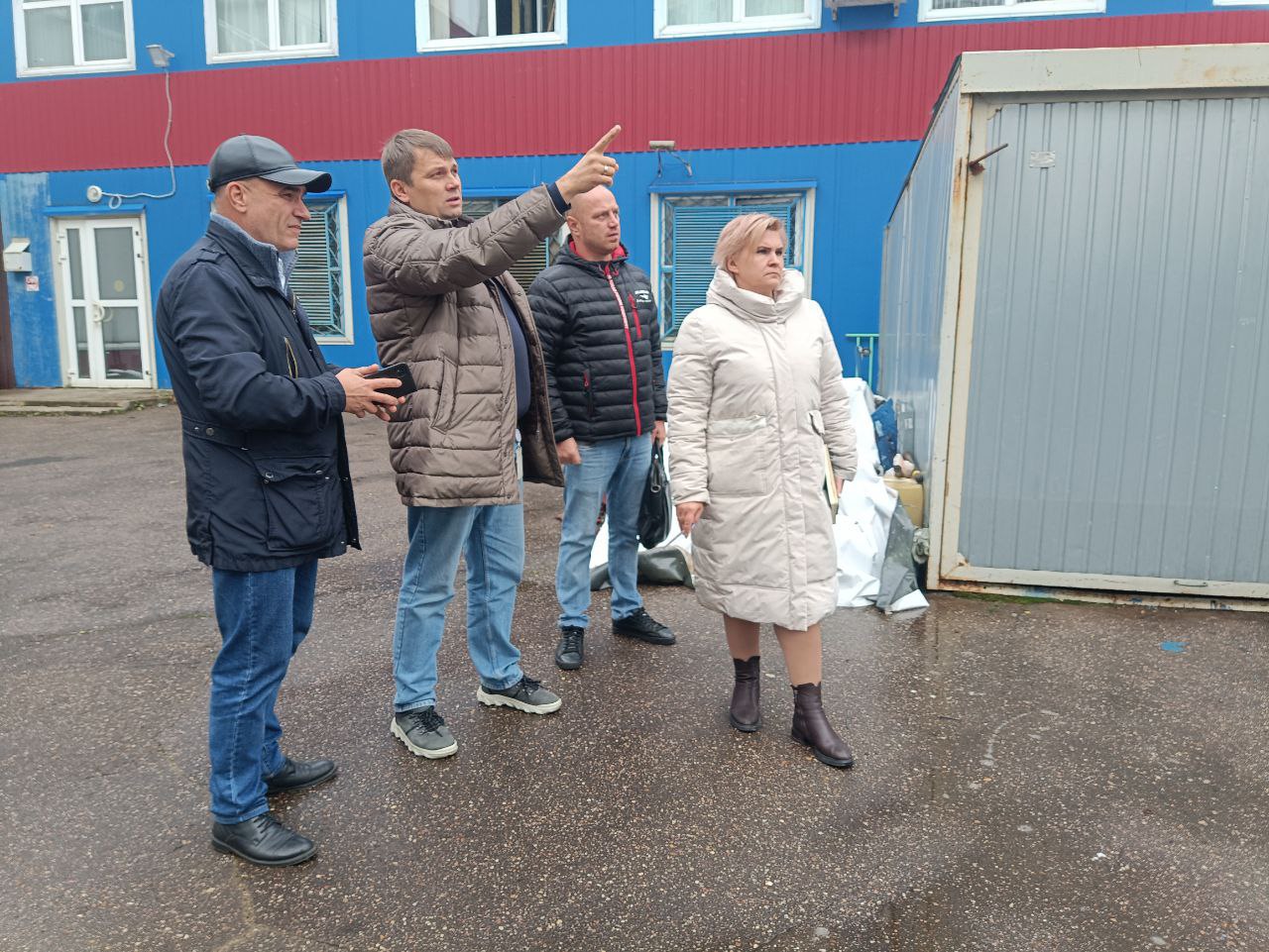 Глава Краснознаменска Владимир Пирогов (слева). Фото: Администрация Краснознаменска