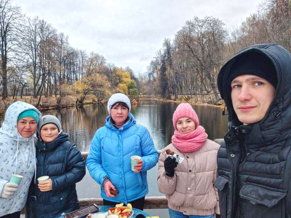 В финале спортивного праздника всех напоили чаем и угостили выпечкой Фото: Вячеслав Градин