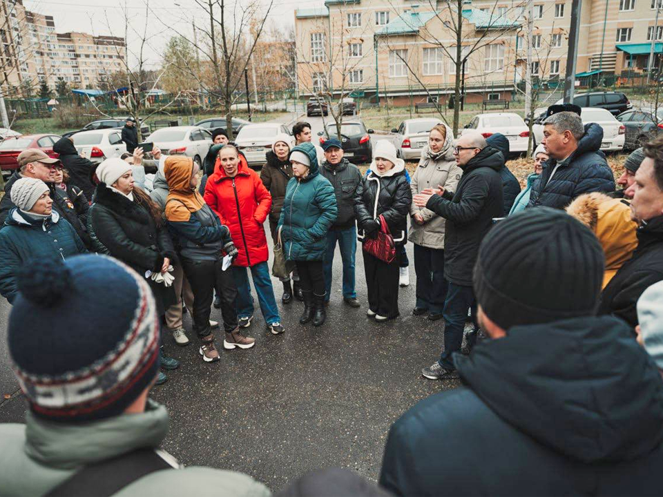 Сергей Джеглав на встрече с жителями Аничково. Фото: пресс-служба администрация г.о. Лосино-Петровский