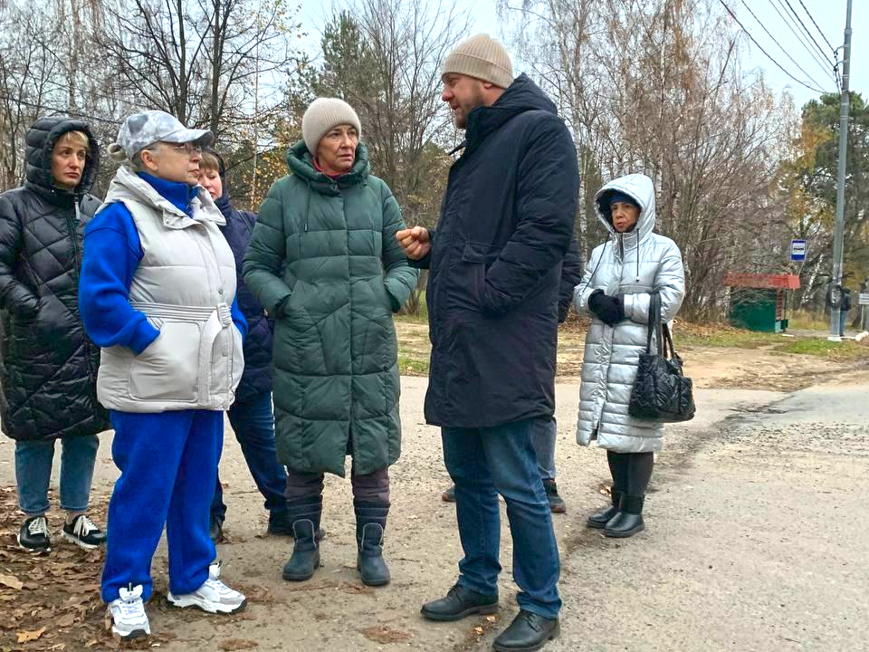 Замглавы Михаил Пешков (слева) Фото: администрация г.о. Лосино-Петровский