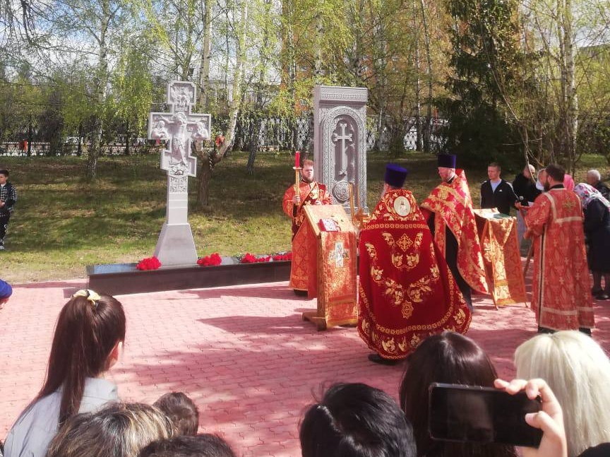 Установка хачкара и каменного православного креста. Фото: пресс-служба администрации г. о. Подольск