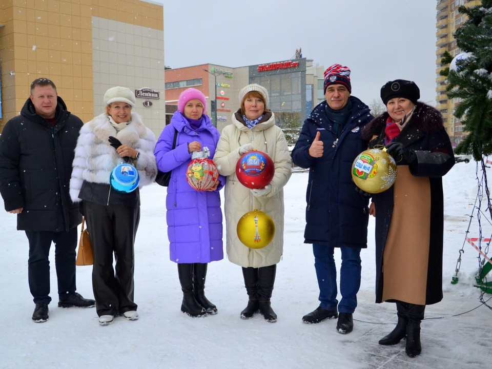  Замглавы города Андрей Петяев (крайний слева), глава города Владимир Пирогов (второй справа). Фото: Администрация Краснознаменска