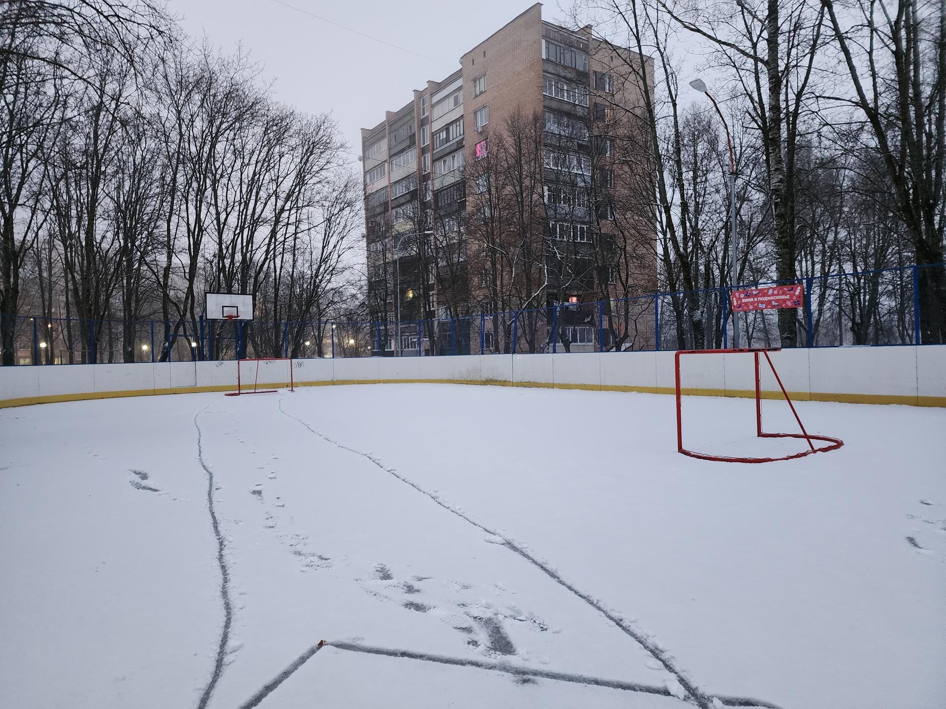 Хоккейная коробка в одном из дворов наукограда. Фото: t.me/chernogolovkavk