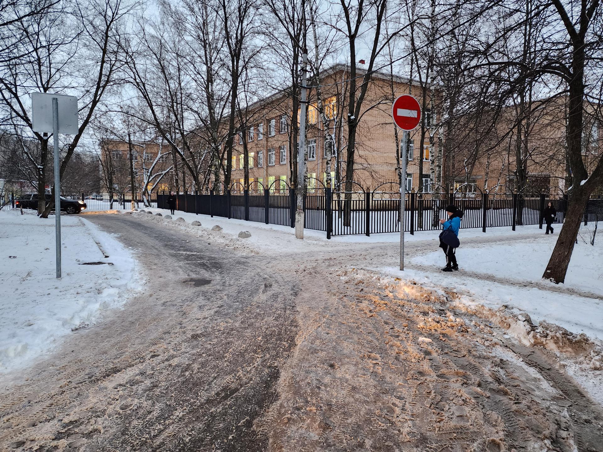 Фото: Ирина Моисеева/Запрещающий знак на улице Гурьева